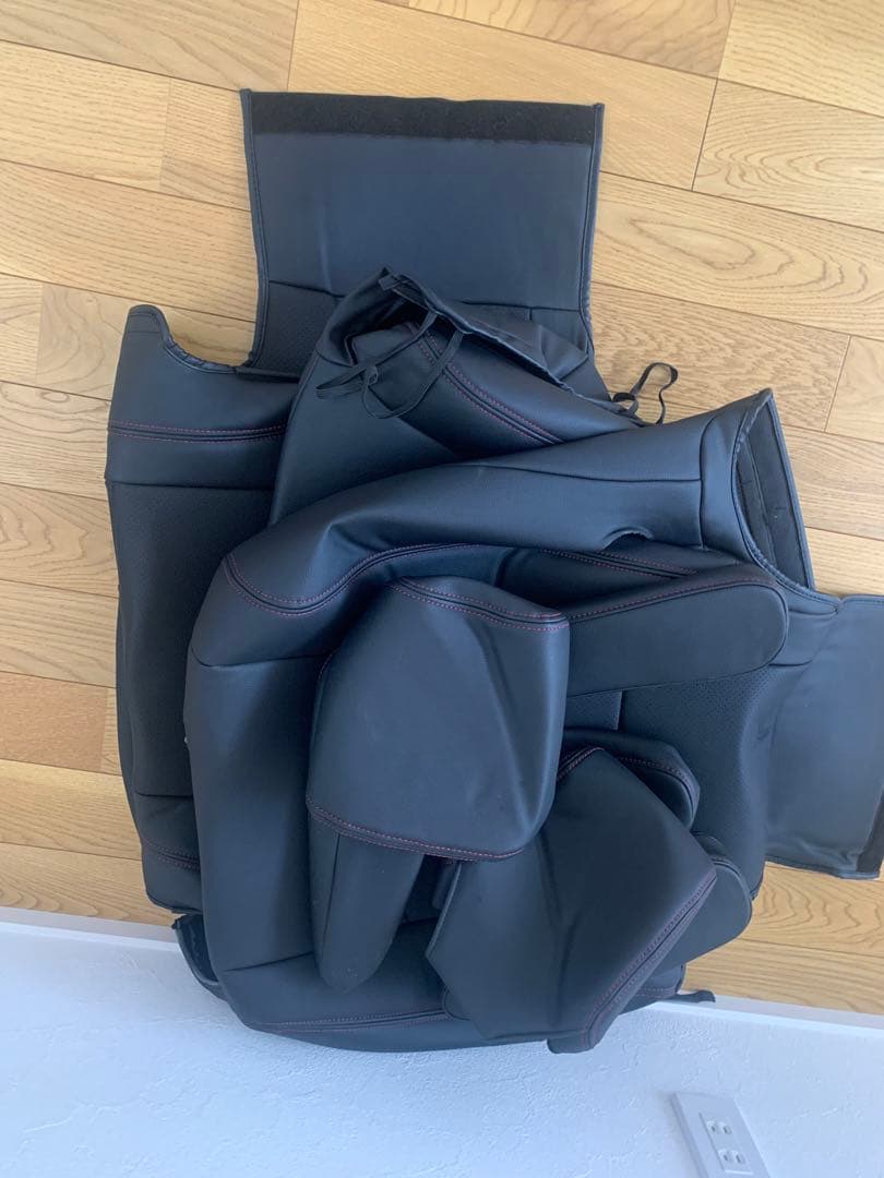 レフィナード　新型ヴォクシー　シートカバー