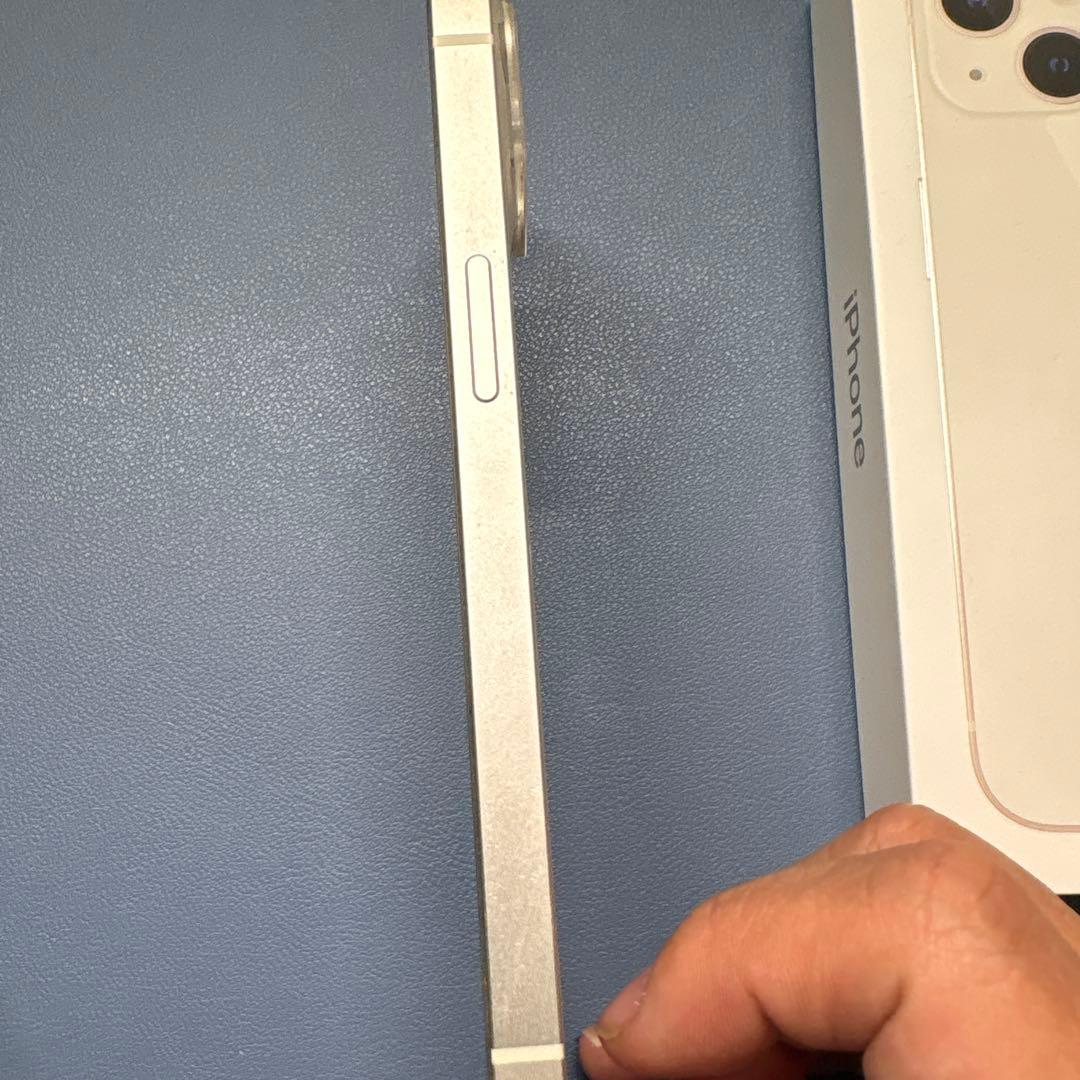 レ*ラ様 iPhone 13 スターライト 256GB バッテリー85%