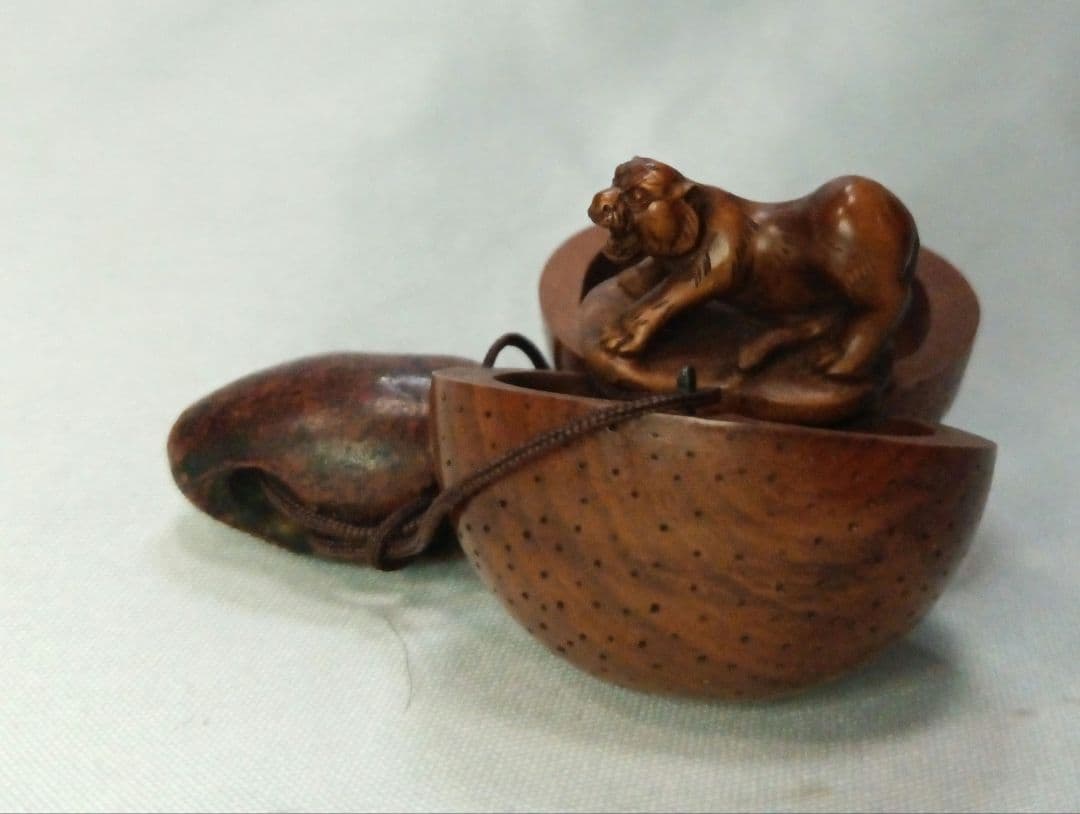 木彫 根付 「柿の中に虎」 からくり根付