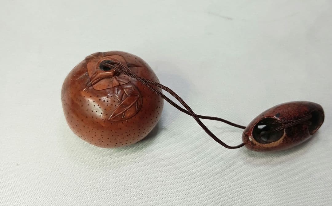 木彫 根付 「柿の中に虎」 からくり根付