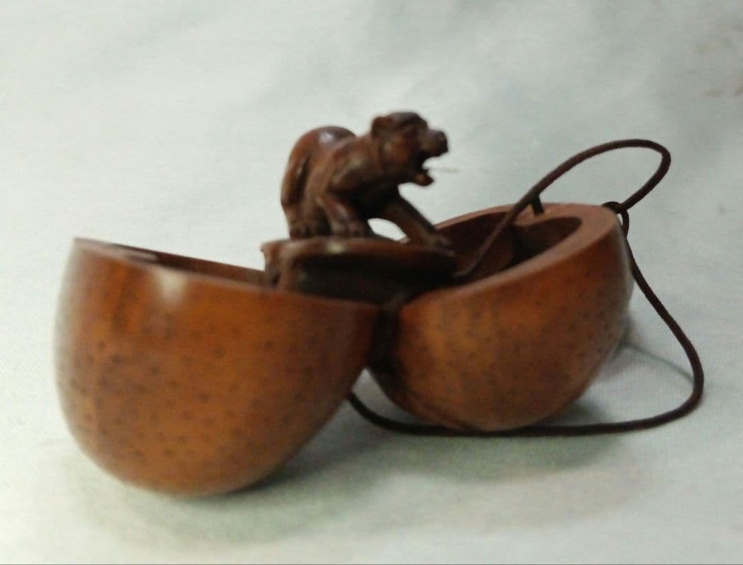 木彫 根付 「柿の中に虎」 からくり根付