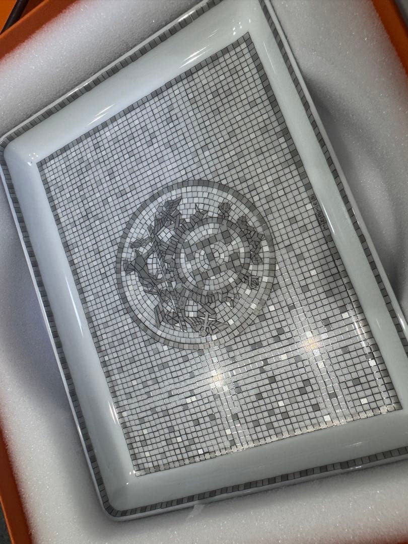 HERMES 食器　皿　モザイク　24 プラチナ