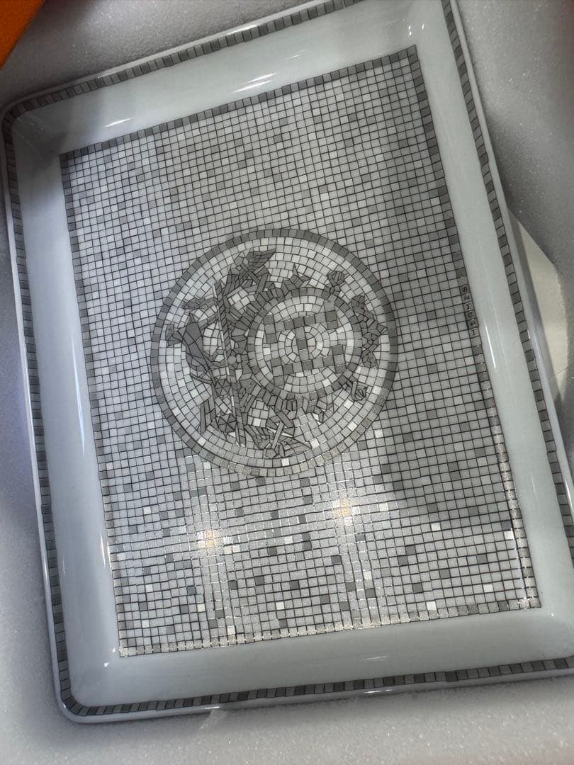 HERMES 食器　皿　モザイク　24 プラチナ