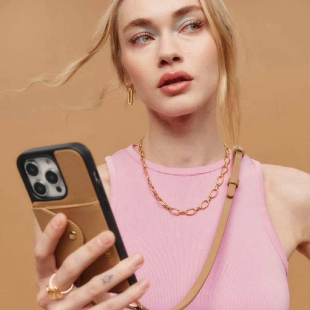 ◆バンドリヤー ドナ サイドスロット タン iPhone15 BANDOLIER