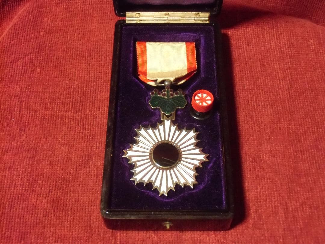 S*r様 ●日本の勲章/徽章/日本軍＊ ＊勲五等双光旭日章（実物）