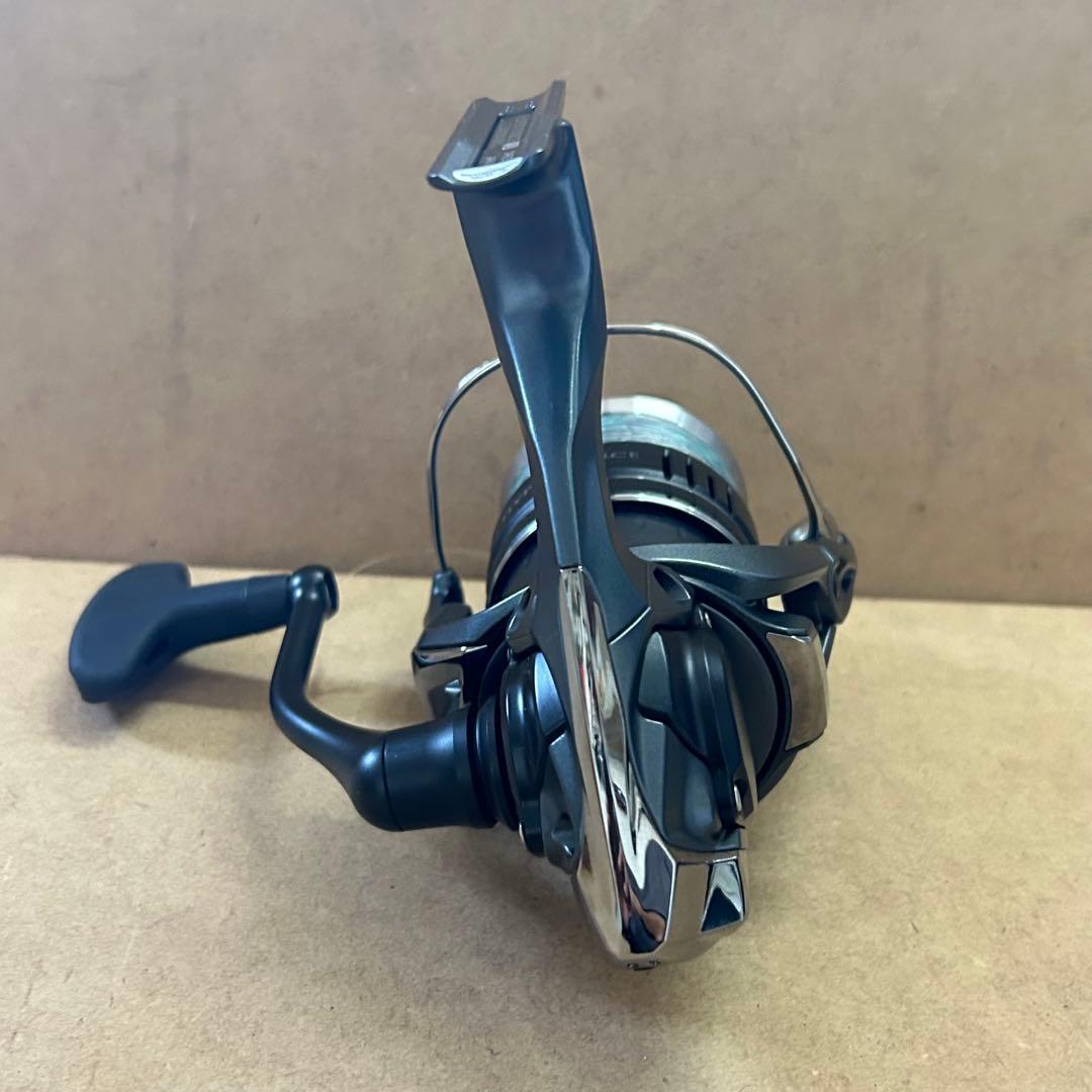 【美品】シマノ 23 ハイパーフォースLB C3000MHG リール