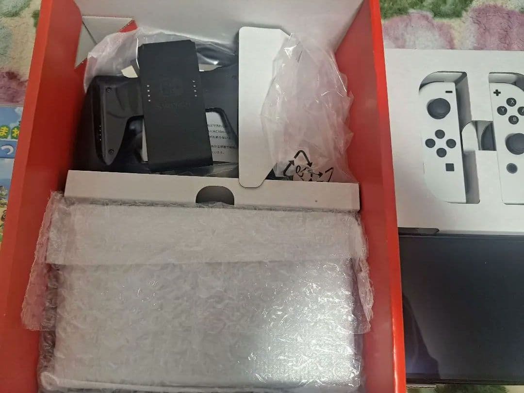 ぴ*け様 Nintendo Switch 本体 ホワイト Joy-Con付き