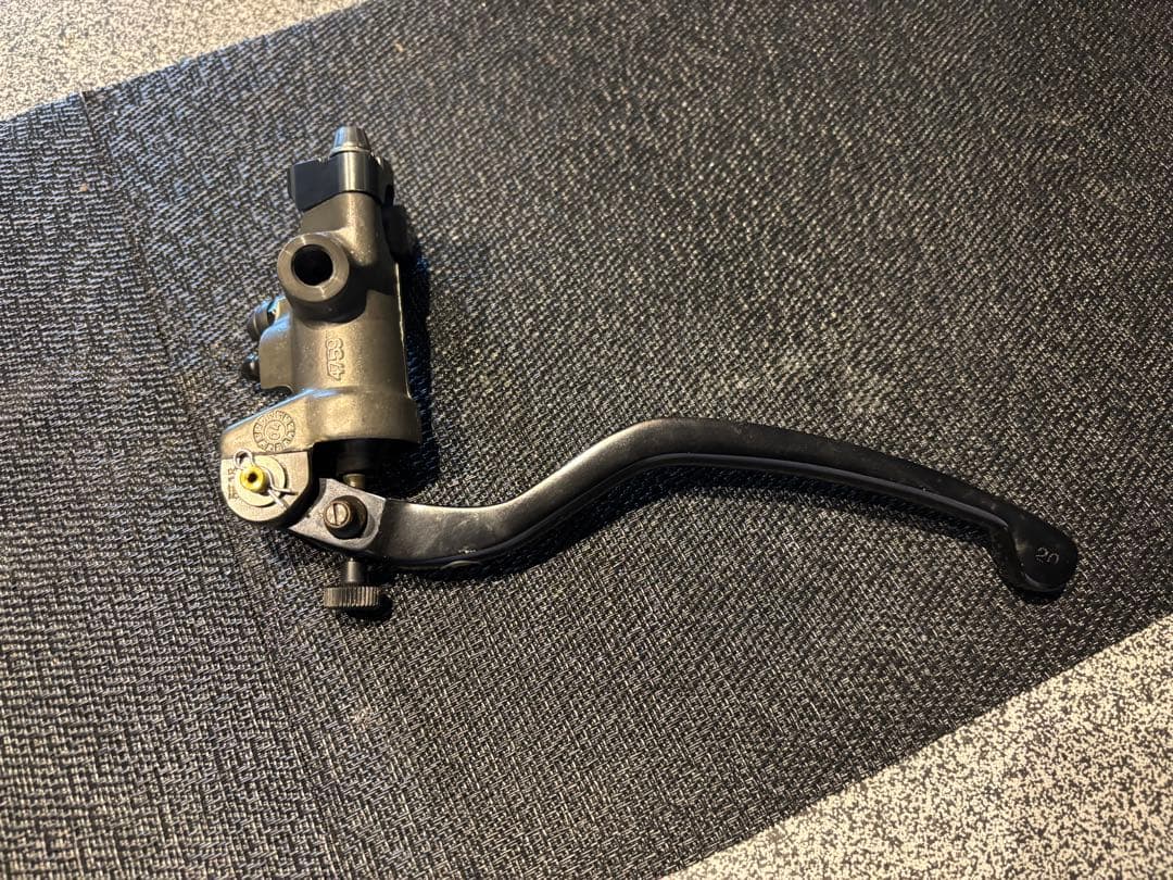 ブレンボ　ラジアル　マスター