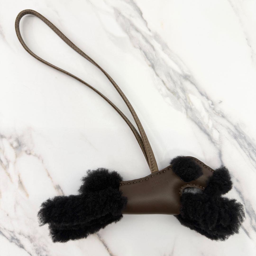 【新品未使用】エルメス バディ チャーム ブラック×ショコラ W刻印