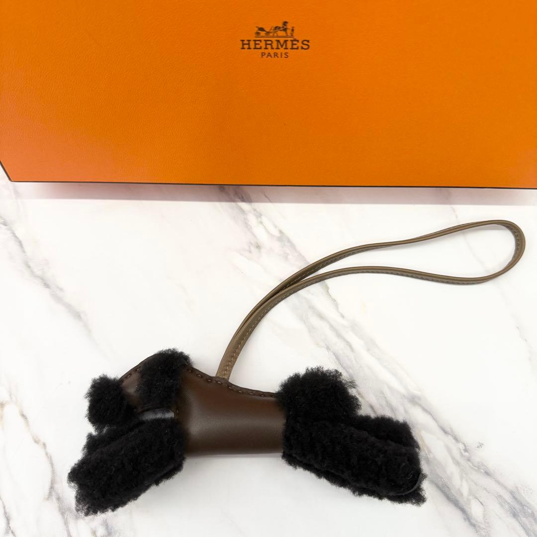 【新品未使用】エルメス バディ チャーム ブラック×ショコラ W刻印