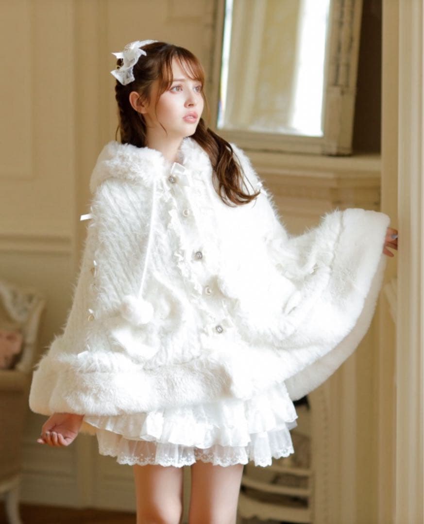 LIZ LISA ポンポンリボンニットファーポンチョホワイト