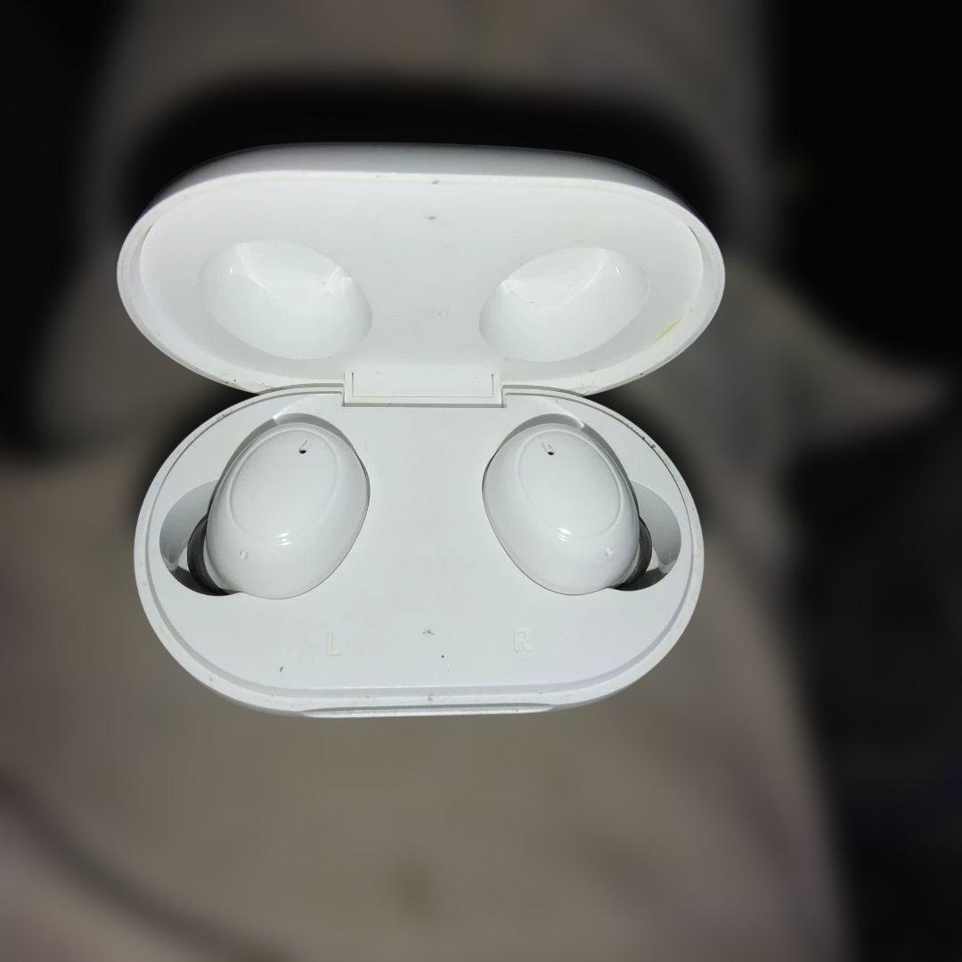 ゆんさん専用ページ　OPPO ワイヤレスイヤフォン ホワイト