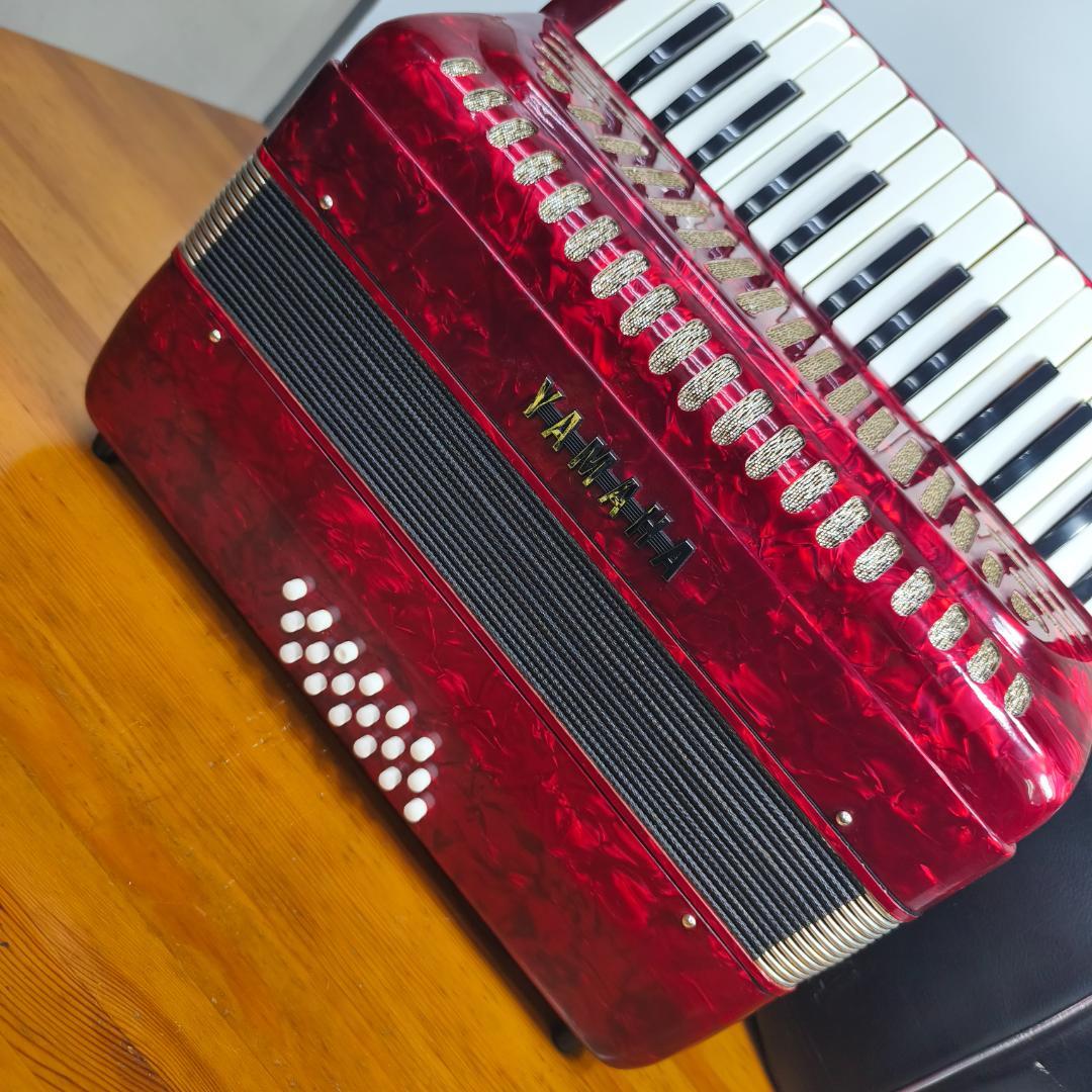 YAMAHA ヤマハ アコーディオン 8905 ケース付　赤