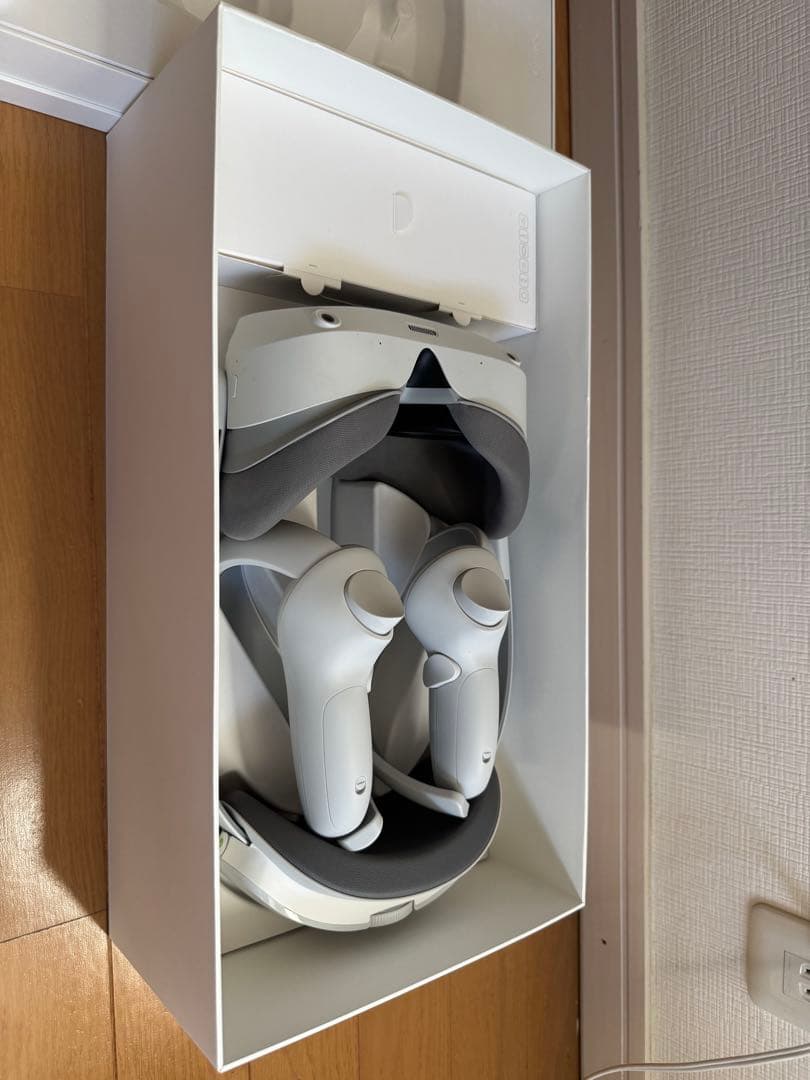 や*じ様 PICO4 256GB VRヘッドセット 【ほぼ未使用】