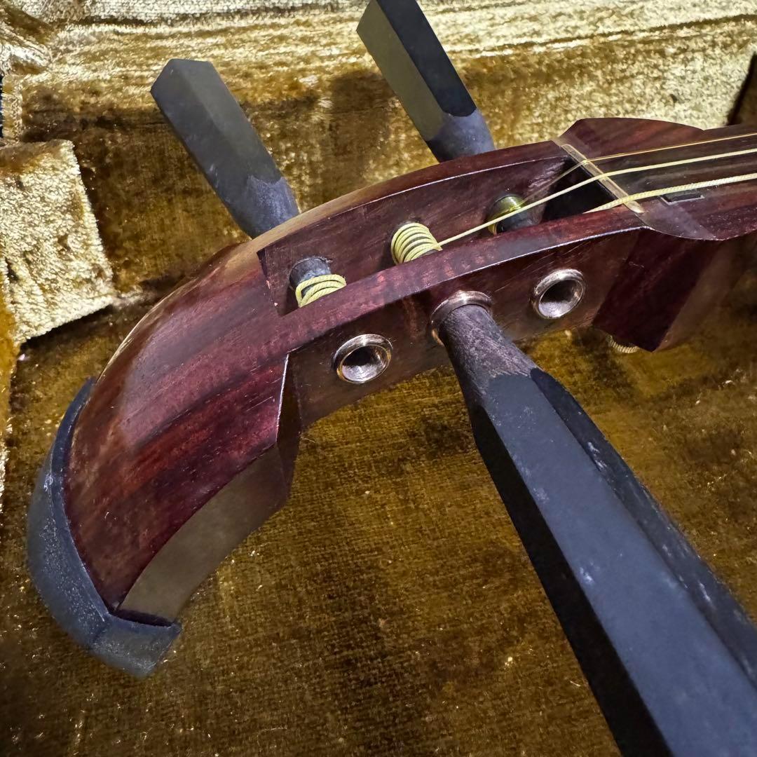 三味線　中棹　東さわり　紅木　1本溝　糸まき　素六　破れ有り　ハードケース付き