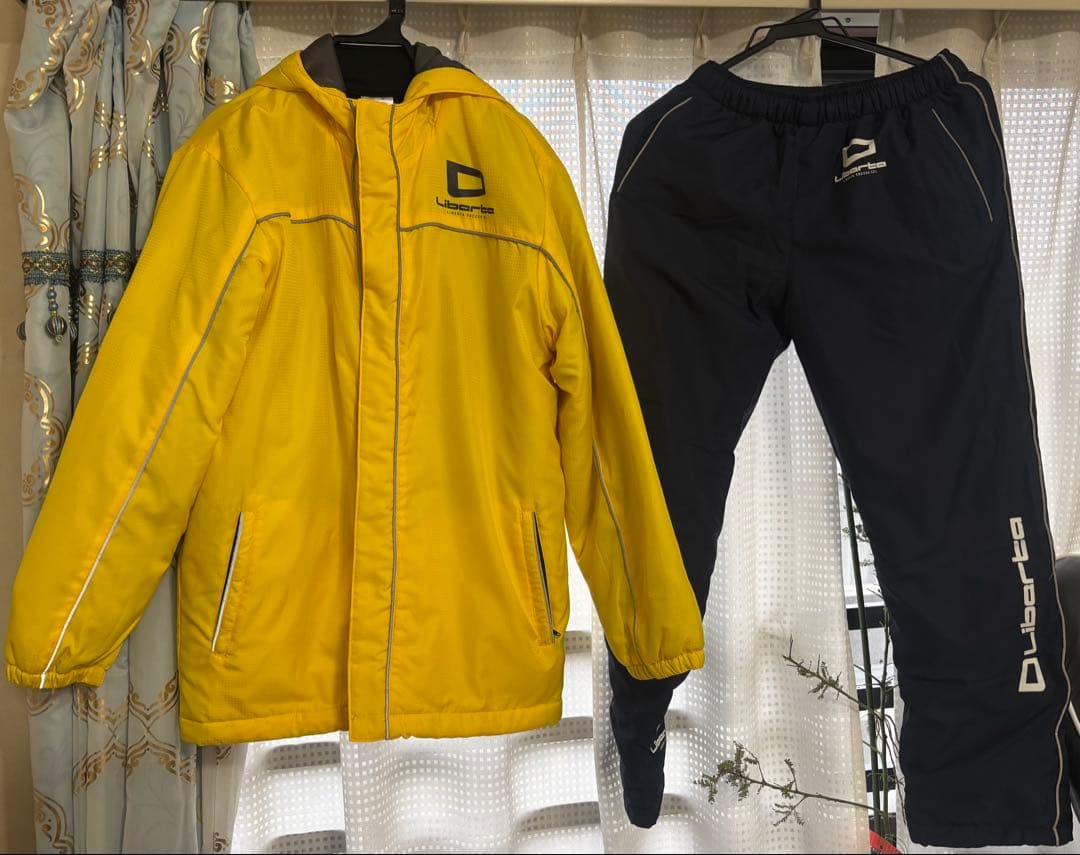 Liberta 冬用ジャケットとパンツセット　160㌢