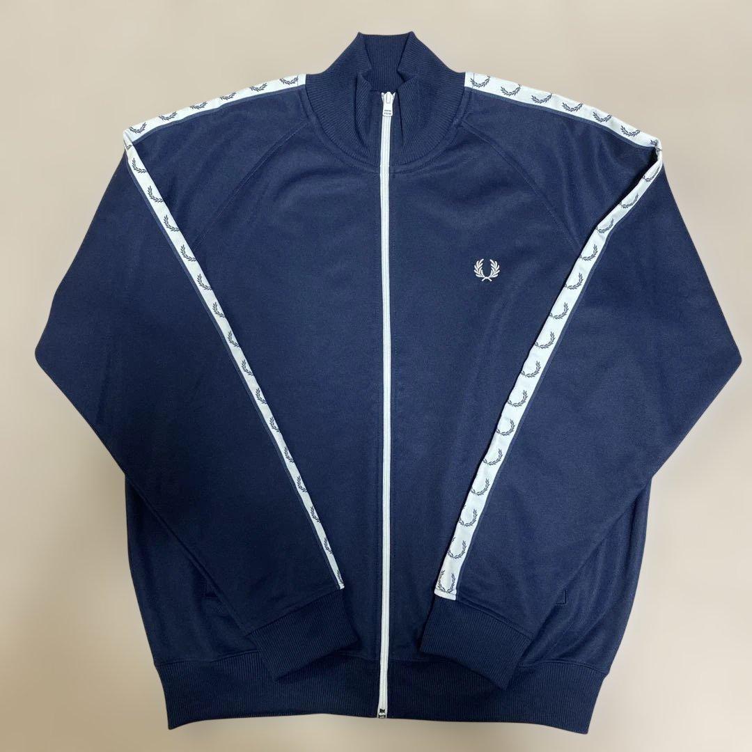 フレッドペリー　トラックジャケット　ネイビー Ｌサイズ　未使用に近い