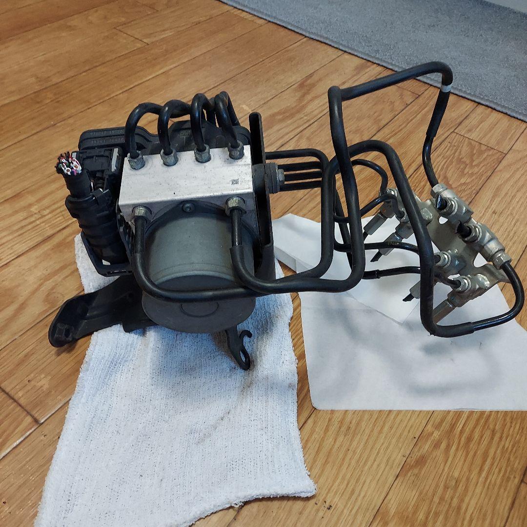 ハイエースGDH201 ABS アクチュエーター ブレーキ [R2年]