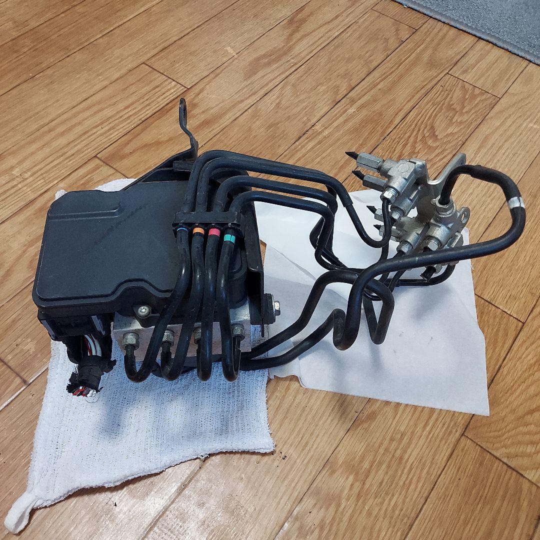 ハイエースGDH201 ABS アクチュエーター ブレーキ [R2年]