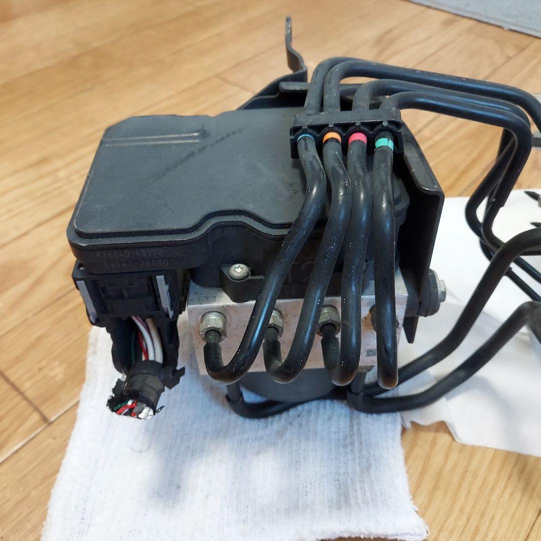 ハイエースGDH201 ABS アクチュエーター ブレーキ [R2年]