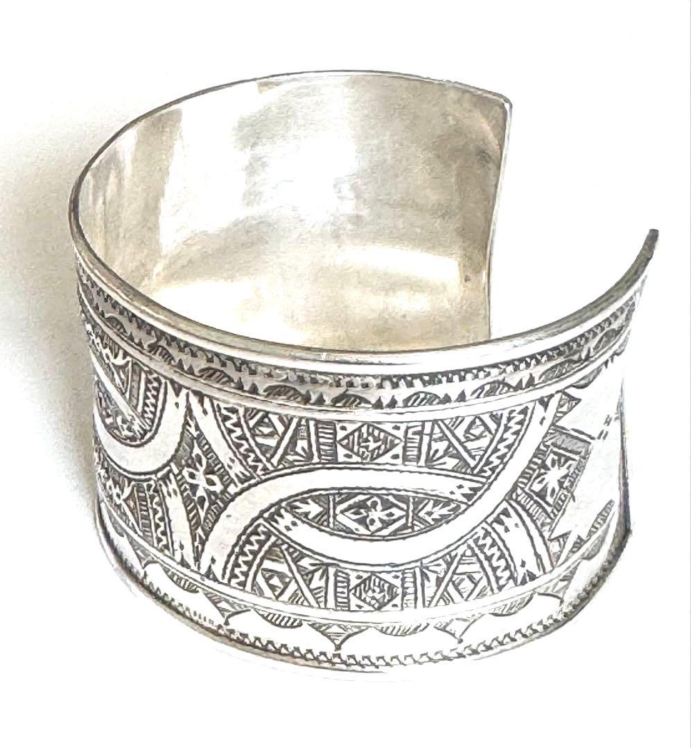 トゥアレグ族　サハラ砂漠　ハンドメイド　シルバーバングル