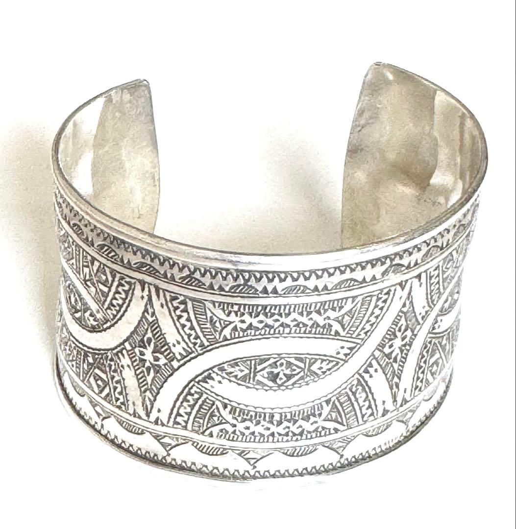 トゥアレグ族　サハラ砂漠　ハンドメイド　シルバーバングル