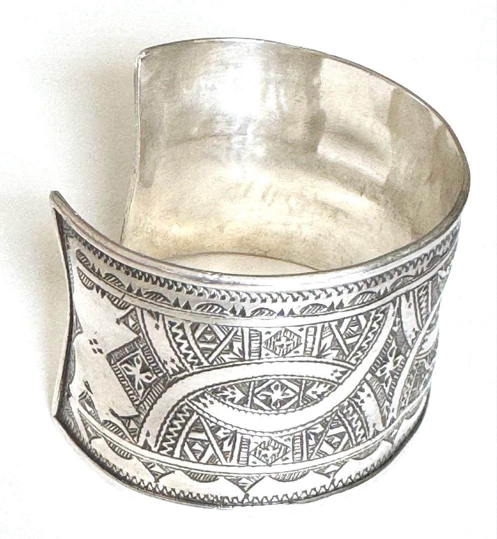 トゥアレグ族　サハラ砂漠　ハンドメイド　シルバーバングル