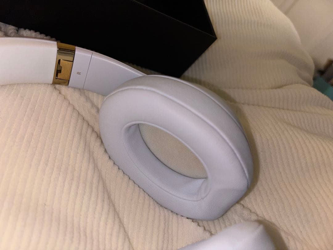 ♡くまちゃん♡ 様 Beats Studio 3 ワイヤレスヘッドホン ホワイト