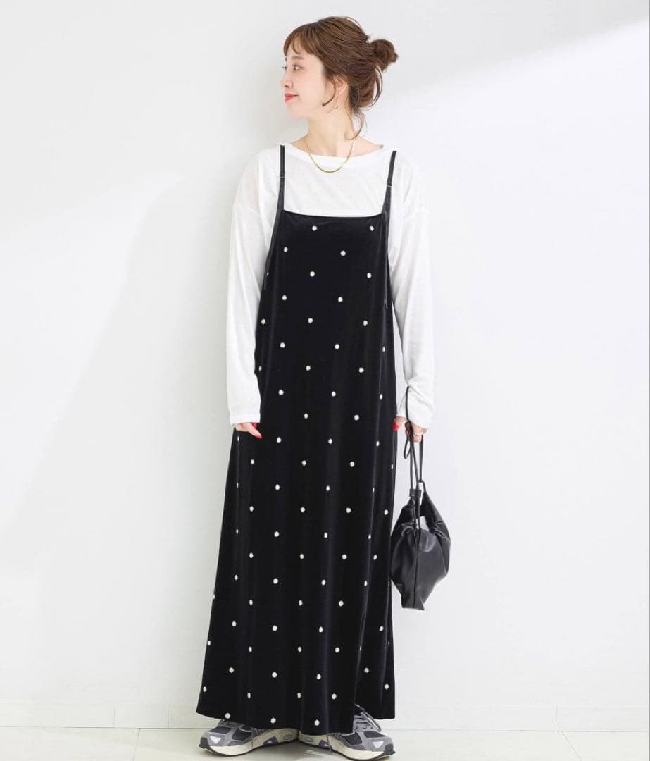 【新品・タグ付】ベロアフラワー刺繍ワンピース　ベーセーストック　ブラック