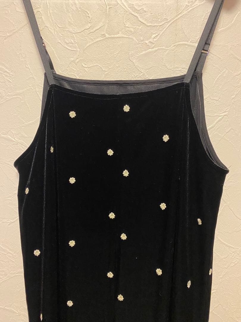 【新品・タグ付】ベロアフラワー刺繍ワンピース　ベーセーストック　ブラック