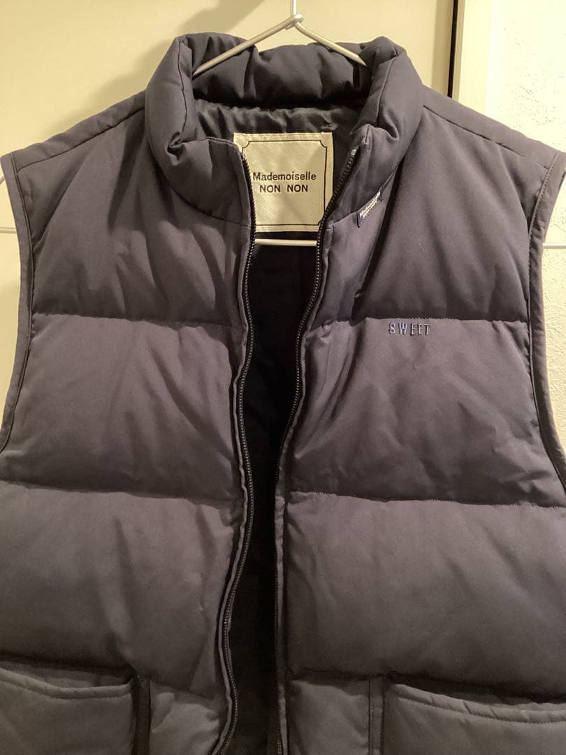 マドモアゼルノンノン　ネイビー ダウンベスト