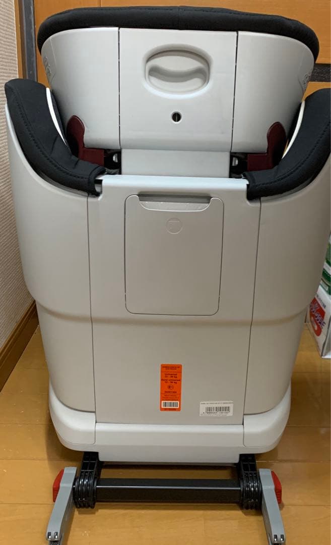 フォルクスワーゲン　ジュニアシート