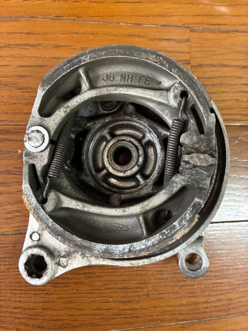 HONDAスーパーカブ　リアホイール　C50 .70ブレーキパネル付き