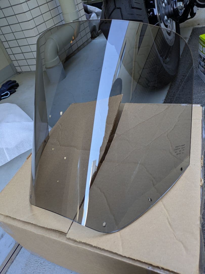 メンフィスロードウォリアー用ウインドシールド ブラックスモーク 15インチ