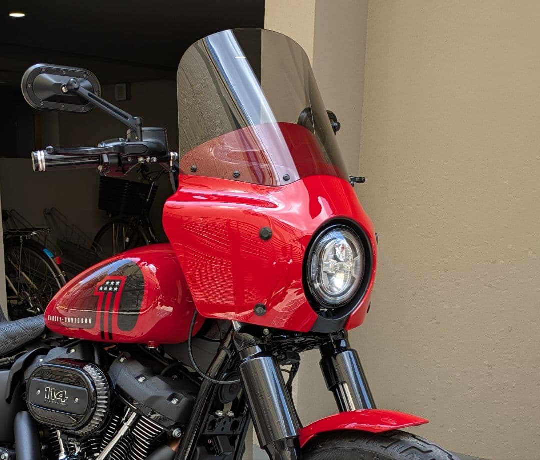 メンフィスロードウォリアー用ウインドシールド ブラックスモーク 15インチ