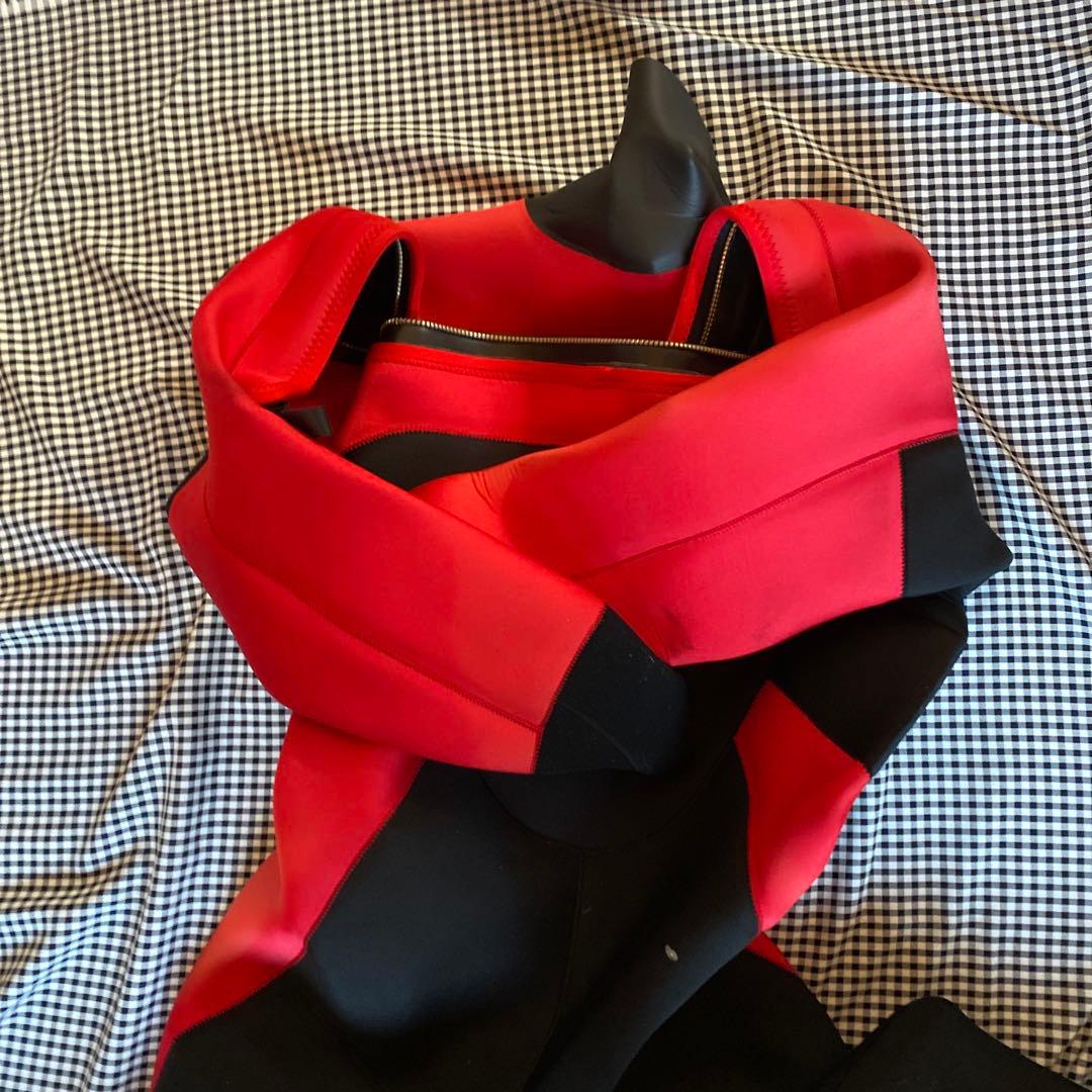 赤色　Lサイズ　ドライスーツ