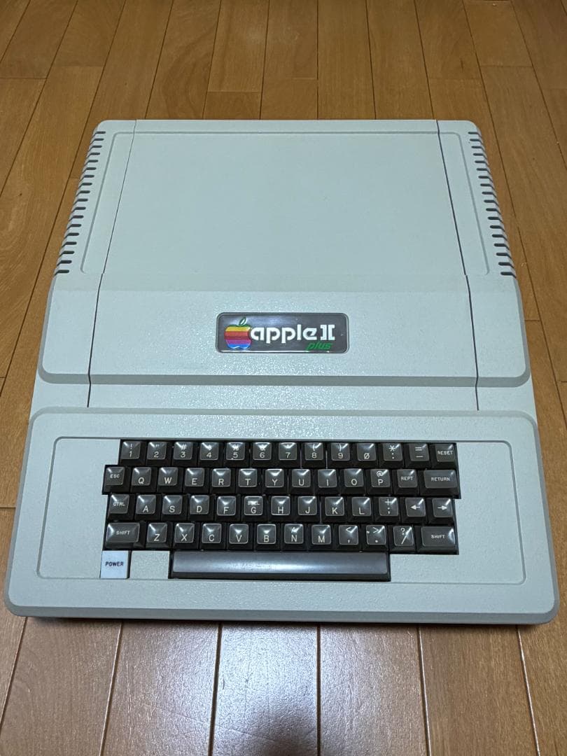 Apple II Plus コンピュータ MODEL NO. A2S1016