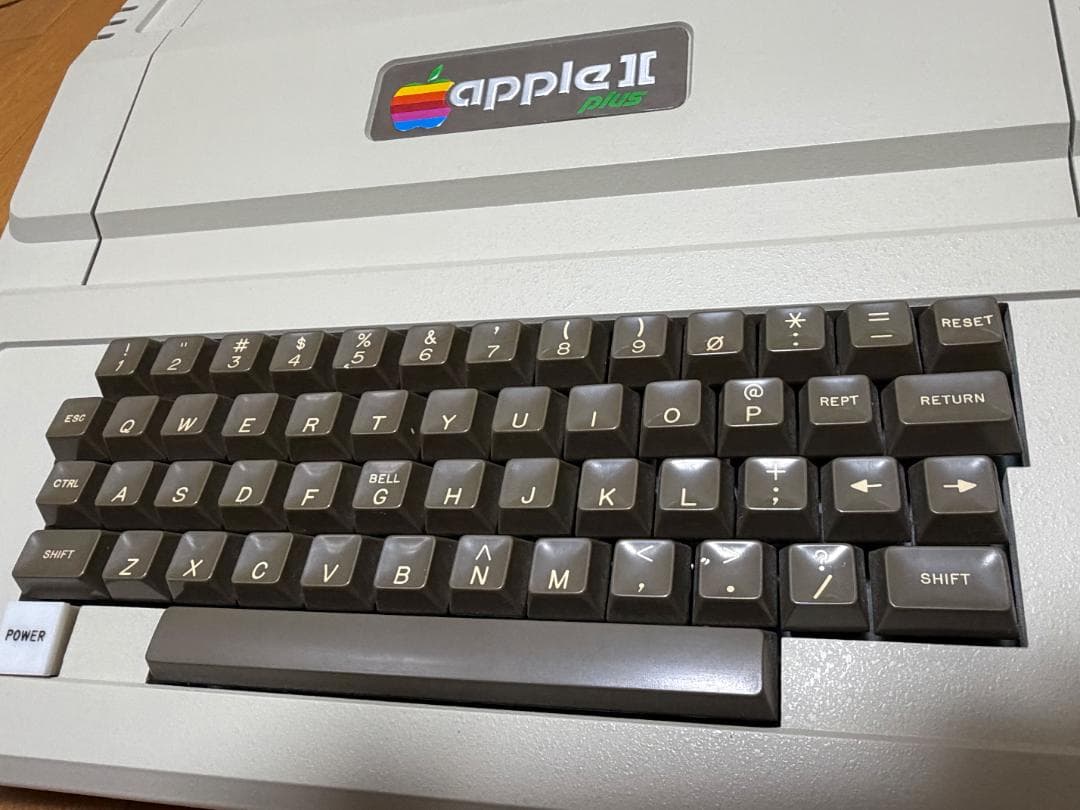 Apple II Plus コンピュータ MODEL NO. A2S1016