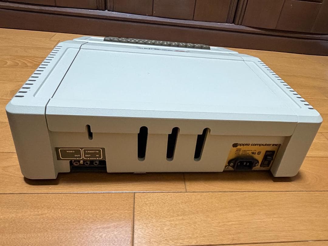 Apple II Plus コンピュータ MODEL NO. A2S1016