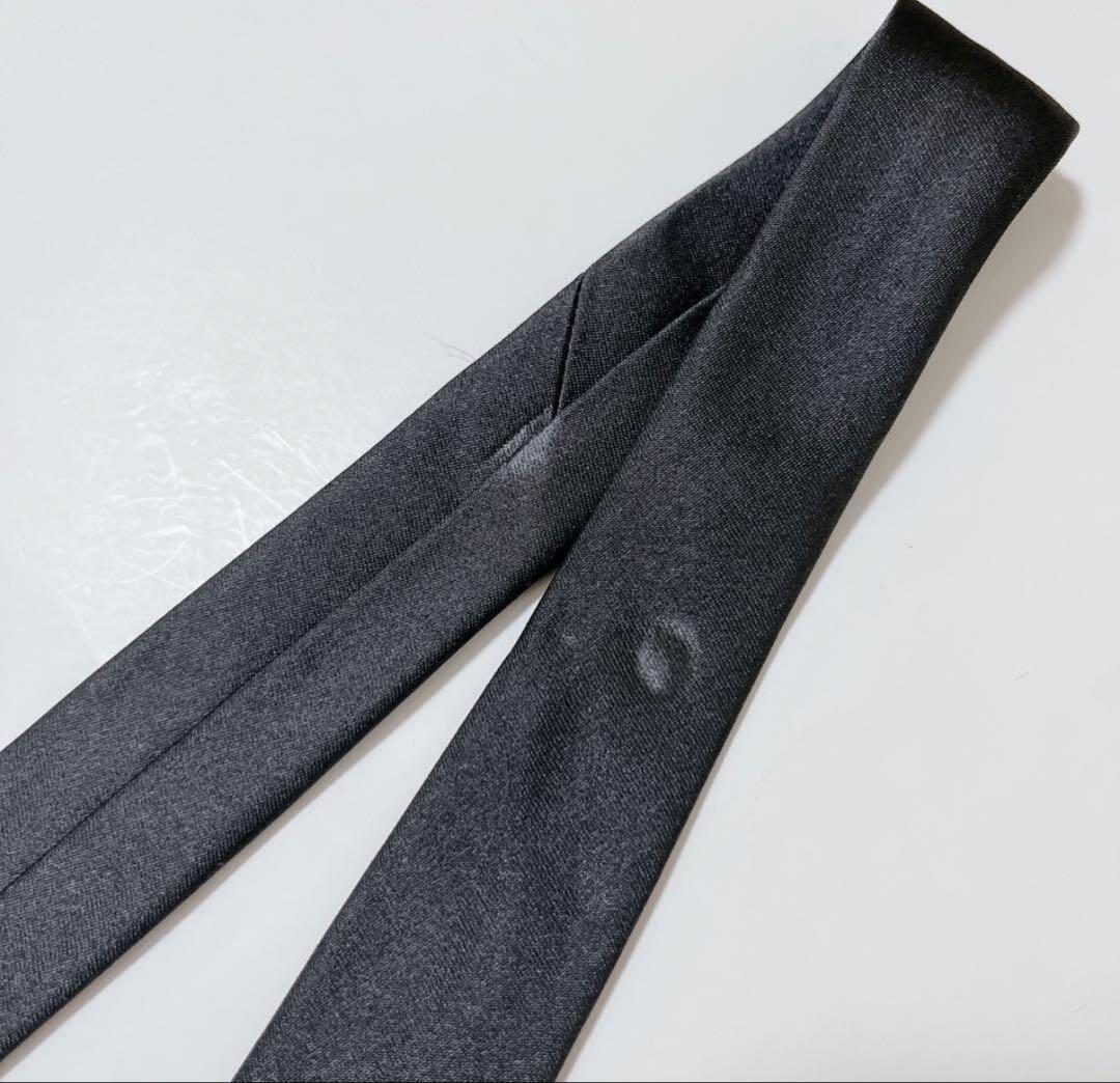 美品 プラダ ネクタイ ハイブランド ソリッドタイ 無地 光沢 希少 ナロータイ