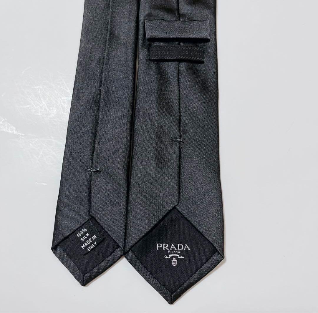 美品 プラダ ネクタイ ハイブランド ソリッドタイ 無地 光沢 希少 ナロータイ