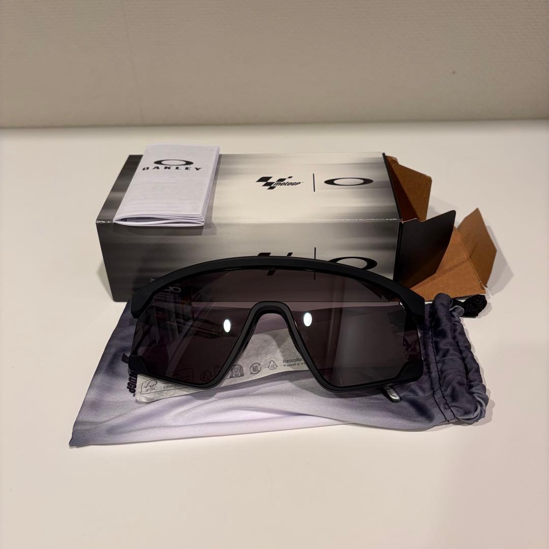 OAKLEY BXTR MotoGP サングラス ブラック OO9280