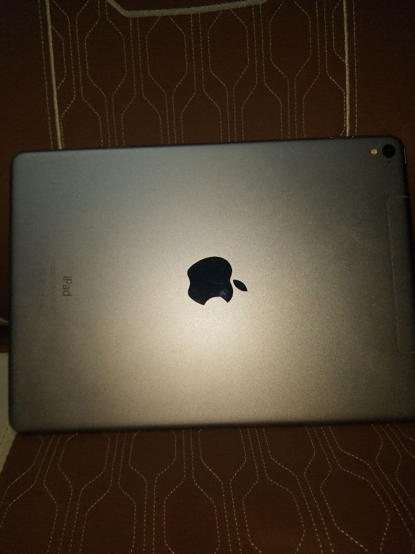 【即日発送、気持ち値下げ可】iPad Pro9,7　本体のみ。32GB