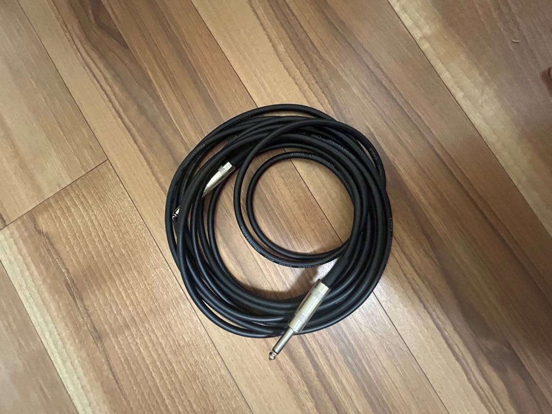 ワインレッド エレキベース ストラップ・ケーブル・ソフトケース付き