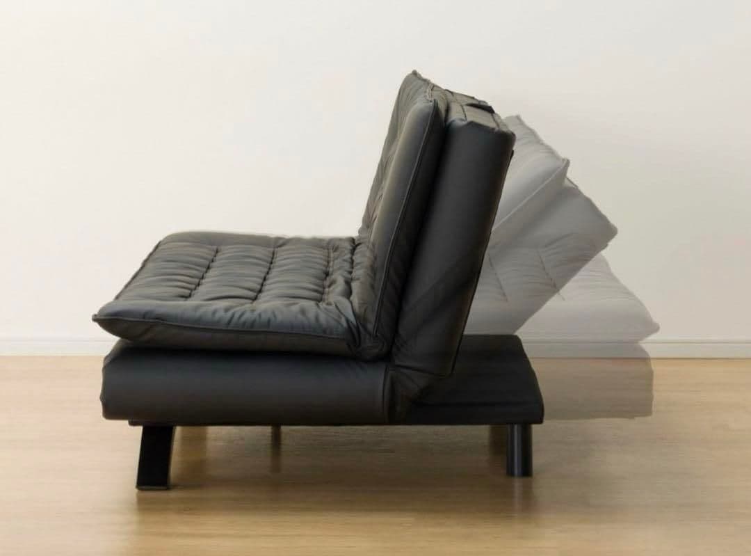 黒い合成皮革ソファベッド / コレクションのみ