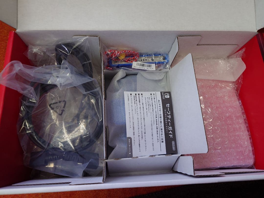 Nintendo Switch マリオカラー 本体と付属品