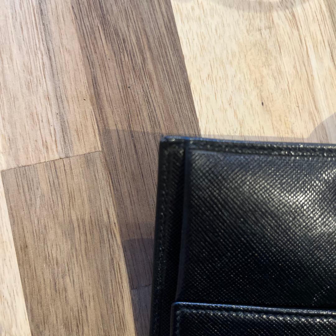 プラダ　三つ折り財布　サフィアーノ