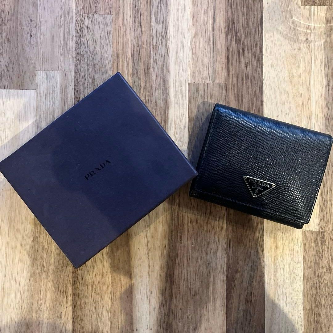 プラダ　三つ折り財布　サフィアーノ
