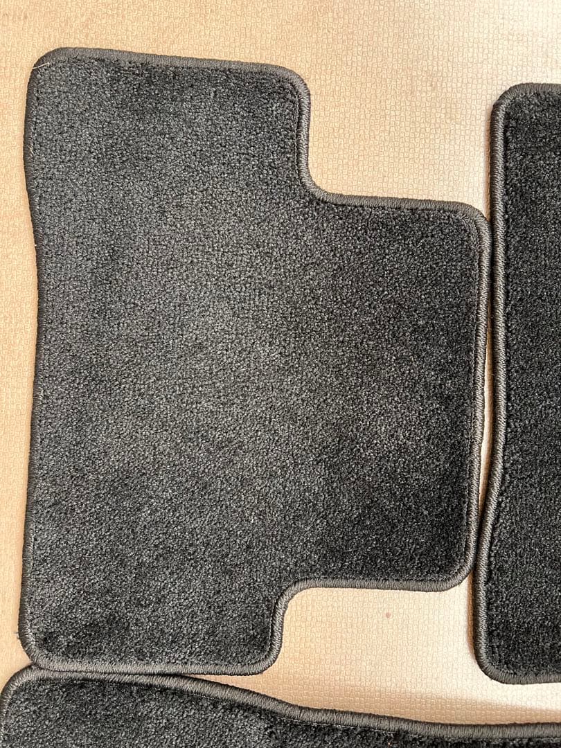 メルセデスベンツC205系フロアマット