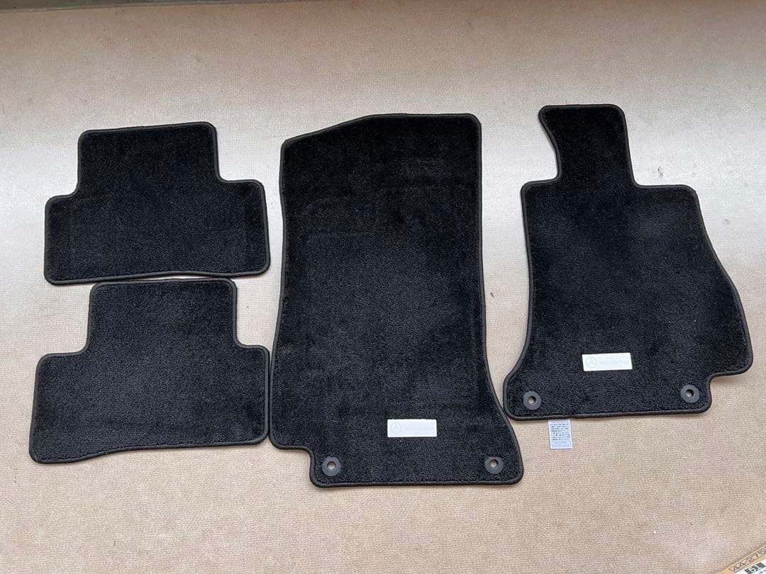 メルセデスベンツC205系フロアマット